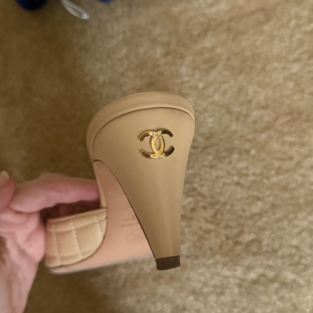 Classic quilted chanel heels nude gold logo cc - Picture 9 of 12